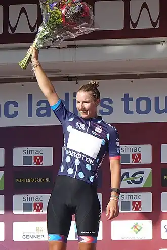 Gerritse als leider van het bergklassement in de Simac Ladies Tour 2023 na de vierde etappe.