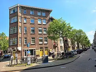 Hoek Tolstraat (rechts) en Pieter Aertszstraat (links (mei 2023)