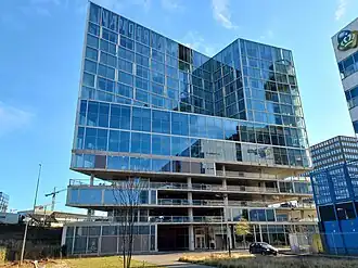 Van der Valk gezien vanaf de Domenico Scarlattilaan (januari 2023)