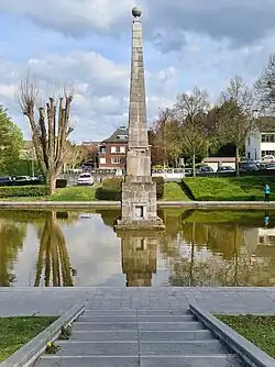 Obelisk, vijver en trappartij, gezien vanuit het zuiden