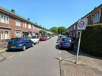 Zonneweg vanaf Meteorenweg richting Zonneplein (mei 2023)