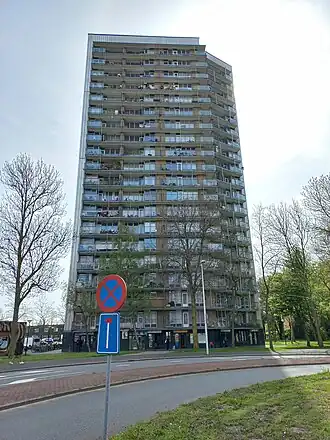 Kralenbeek gezien vanaf Karspeldreef (april 2024)