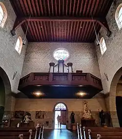 'Zwevend' oksaal met orgel