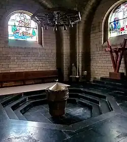 Doopkapel met doopvont