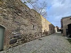 Stadsmuur Looiershof met schietgaten, veldzijde (westelijk deel)