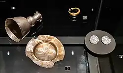 Bisschopsring, kelk, pateen en twee dinarii van bisschop Bernold