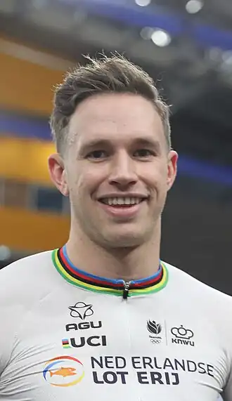 Lavreysen in de regenboogtrui bij de EK van 2024 in Apeldoorn waar hij driemaal goud won.