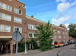 Burg Tellegenstraat 47-55 met poortgebouw (augustus 2024)