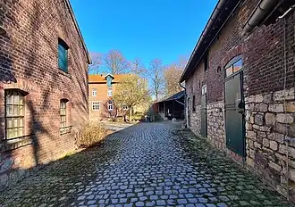 Hofzijde, oostelijke entree