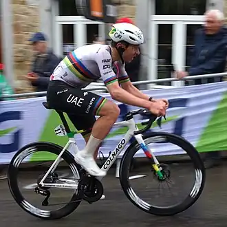 Pogačar sprint naar de finish op de Muur van Hoei