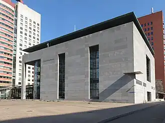 Gerechtsgebouw Rechtbank Rotterdam aan Wilhelminaplein op Kop van Zuid