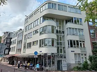 Links Staalstraat, rechts Zwanenburgwal (juni 2025)