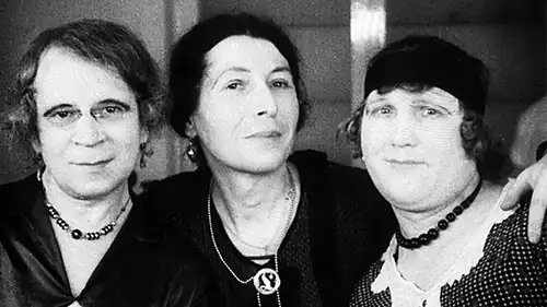 Drie patiëntes van het Institut für Sexualwissenschaft, v.l.n.r.: Toni Ebel, Charlotte Charlaque en Dora Richter