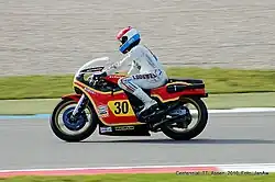 Wil Hartog tijdens de Centennial Classic TT Assen in 2010 met de RGB 500 uit 1981