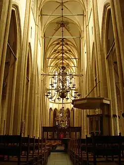 Interieur, richting het koor