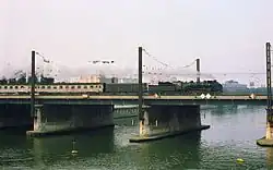 Stoomtrein op de spoorbrug over de Seine bij Asnières in 1987