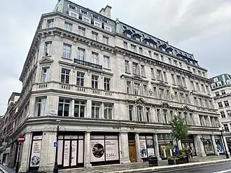 Het pand van het voormalige warenhuis Dickins & Jones in Regent Street