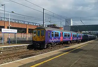 Een Class 319 van First Capital Connect in het station van St Albans