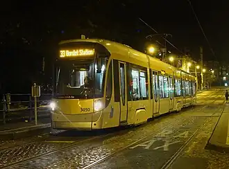 T3050 aan perron ter hoogte van de halte Helden.