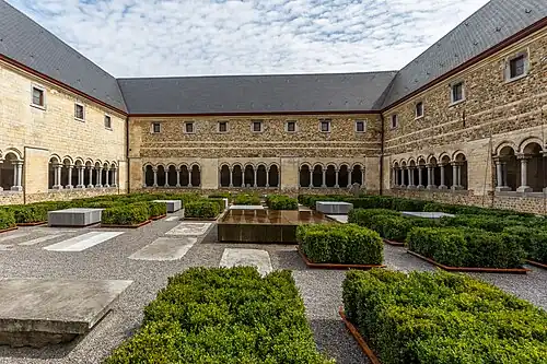 Kloostergebouwen rondom de pandhof