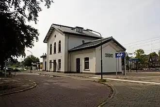 Stationsgebouw