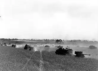 Canadese troepen rukken op naar Falaise op 14 augustus 1944.