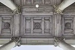 Rijk versierde plafond van de Haarlemmerpoort. Foto: Stadsherstel Amsterdam. Fotograaf: Sjors van Dam.