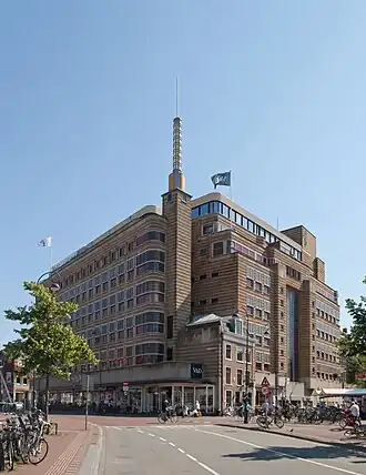 Het V&D-warenhuis te Haarlem, ontworpen door 'huisarchitect' Jan Kuijt