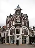 Voormalig warenhuis met bovenwoning in art-nouveau