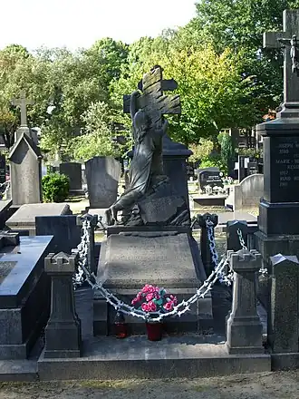 Het grafmonument in 2013