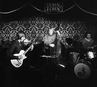 V.l.n.r. Rune Gustafsson, Red Mitchell en Bop Johansen tijdens een optreden in de Down Town jazz club (Oslo) in 1972