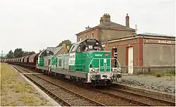 Een goederentrein bij station Quintin in 2006