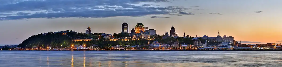 Panorama over Québec vanaf Lévis bij zonsondergang