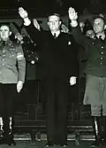 Quisling (midden) tijdens de achtste nationale partijbijeenkomst in het Bislettstadion (1942)