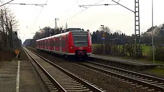 DB Regio trein op station Oberhausen-Holten