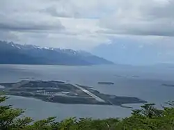Luchtzicht luchthaven en landingsbaan