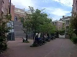 Het A.S. Onderwijzerhof in Amsterdam in juli 2011