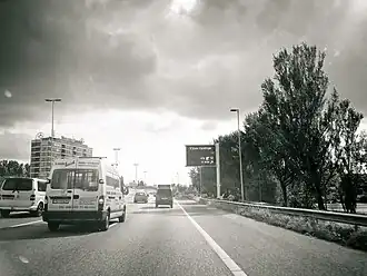 DRIP dat reistijden toont. Volgens de DRIP is het naar het centrum, via afslag 12, vier minuten. Ook is er geen vertraging.