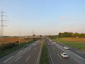 De A5 noordelijk van Nordwestkreuz Frankfurt, kijkend richting het noorden. (2017)
