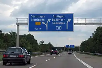 Bijzonderheid op de A 81: afrit aan de linkerkant van de rijbaan