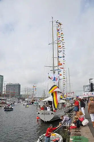 A958 Zenobe Gramme voor de wal op Sail Amsterdam 2010