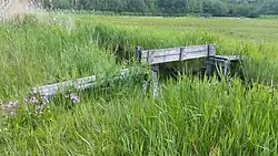 Een van de twee brugjes bij Uitkijkpunt Rietlanden (mei 2019)