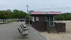 Strand met EHBO post