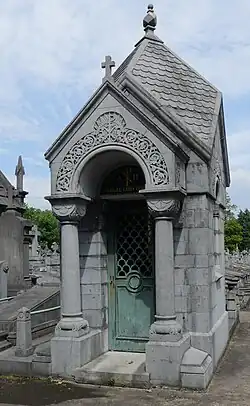 Grafkapel in arduin van Léon Orban, door Ernest Salu