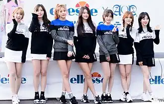 alt=AOA in april 2016 Van links naar rechts: Choa, Chanmi, Hyejeong, Seolhyun, Yuna, Jimin, Mina