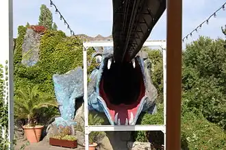 De ingang van de darkride tijdens de rit