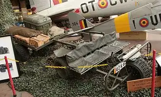 FN AS 24 met aanhangwagen