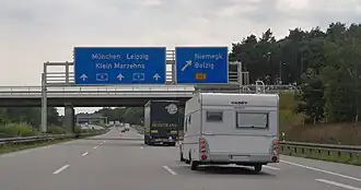 Aankondiging van de afrit Niemegk van de A9.