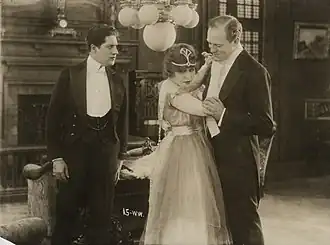 stilstaand beeld met (v.l.n.r) Carlyle Blackwell, Ethel Clayton en Montagu Love