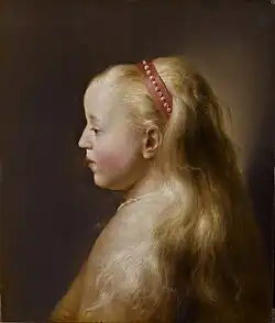 Kop van een meisje met lang blond haar